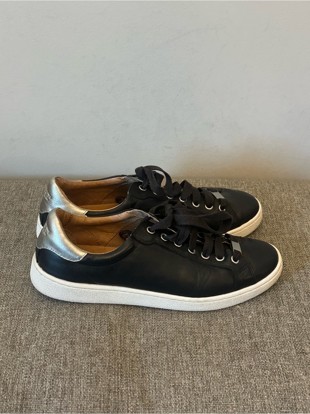 UGG Milo Spill Seam Black Leather Sneakers Women’s Size 10